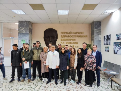 Сегодня в Луганскую народную республику мы проводили заведующего приемным отделением Тимура Тимербулатова