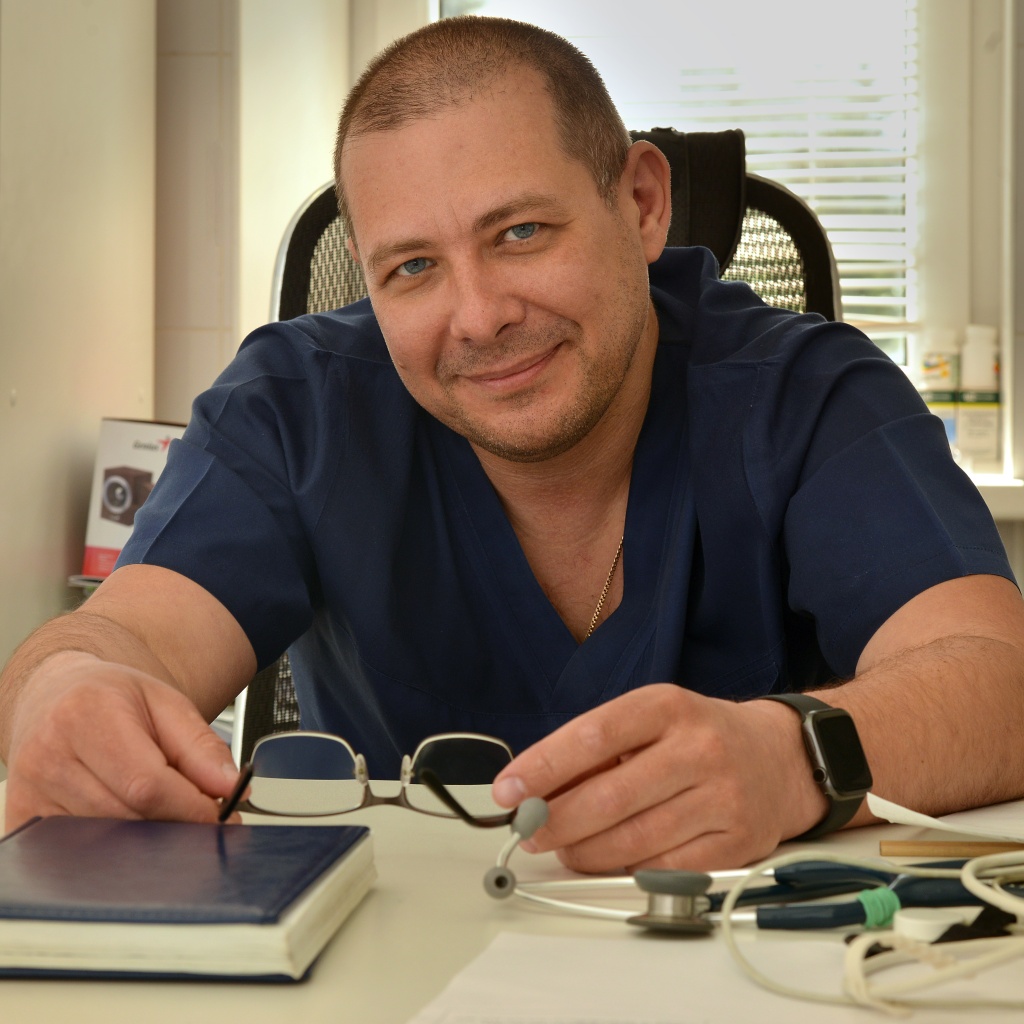 8107 Хабибуллин Ильдар Маратович - заведующий отделением анестезиологии и реанимации 1 Республиканского кардиологического центра.JPG